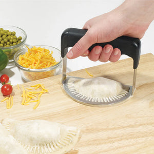 Prensa para empanadas 5" de acero inoxidable con mango de plástico WINCO EF-05