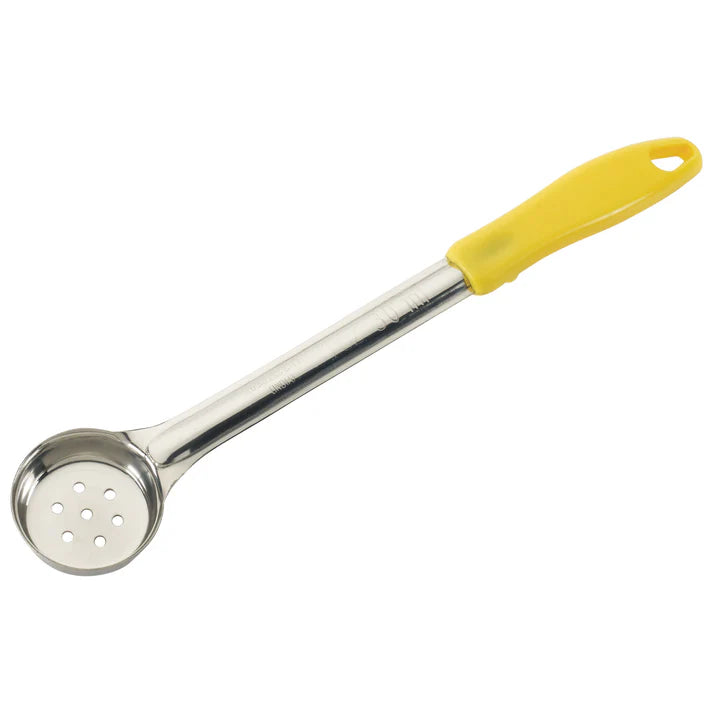 Dosificador de acero inoxidable de una sola pieza - perforado con mango amarillo de 1 oz WINCO FPP-1