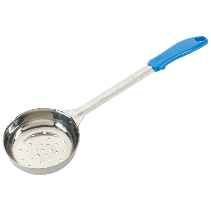 Dosificador de acero inoxidable de una sola pieza - perforado con mango azul de 8 oz WINCO FPP-8